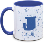 Keramiktasse mit Buchstaben mit Namen und Farbklecks Motiv von Tassenkasper
