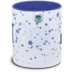 Buchstabentasse mit Namen und Farbklecks