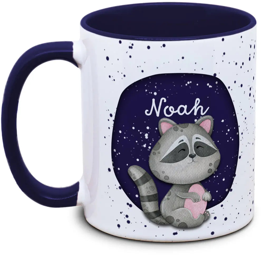 Keramiktasse mit Kinder mit Name und Waschbär Motiv von Tassenkasper