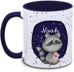 Keramiktasse mit Kinder mit Name und Waschbär Motiv von Tassenkasper