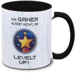Gaming-Tasse "Ein GAMER altert nicht, er LEVELT UP!"