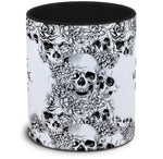 Tasse Totenkopf und Spruch: "Ich brauche keine Therapie, ich brauche Urlaub"