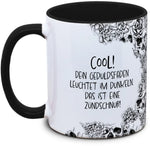 Keramiktasse mit Totenkopf: Cool! Dein Geduldsfaden leuchtet im Dunkeln. Das ist eine Zündschnur! Motiv von Tassenkasper