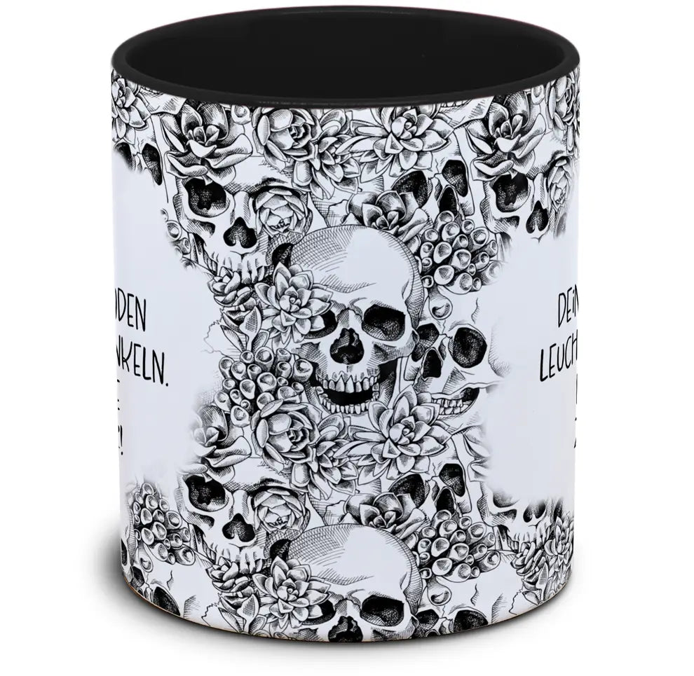 Tasse Totenkopf und Spruch: "Cool! Dein Geduldsfaden leuchtet im Dunkeln. Das ist eine Zündschnur!"
