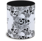 Tasse Totenkopf und Spruch: "Karma regelt das schon"