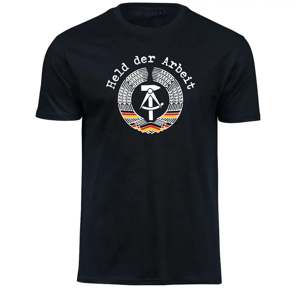 T-Shirt mit DDR: Held der Arbeit Motiv von Tassenkasper