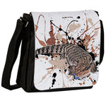 Schultertasche mit Tiliqua scincoides / Blauzungenskink Motiv von Tassenkasper