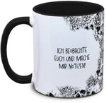 Tasse Totenkopf und Spruch: "Ich beobachte euch und mache mir Notizen!"