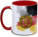 Keramiktasse mit mit DDR-Fahne Motiv von Tassenkasper