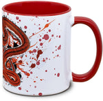 Tasse mit Pantherophis guttatus pied sided Bloodred Kornnatter Seitenansicht links des Henkels